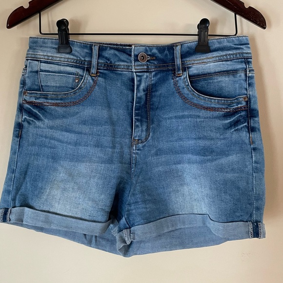 Eighty Two Denim Shorts Size 7 - Picture 1 of 7